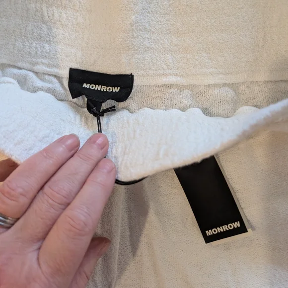 Monrow Easy Shorts Women's High Waist Pull On Cream Ivory Shorts - Picture 6 of 7